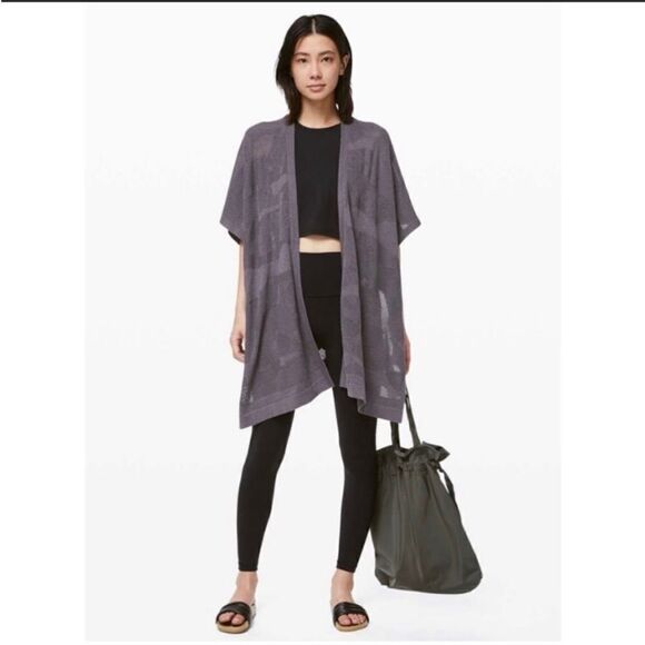 Lululemon Find Your Light Wrap Grey One Size - Picture 1 of 8